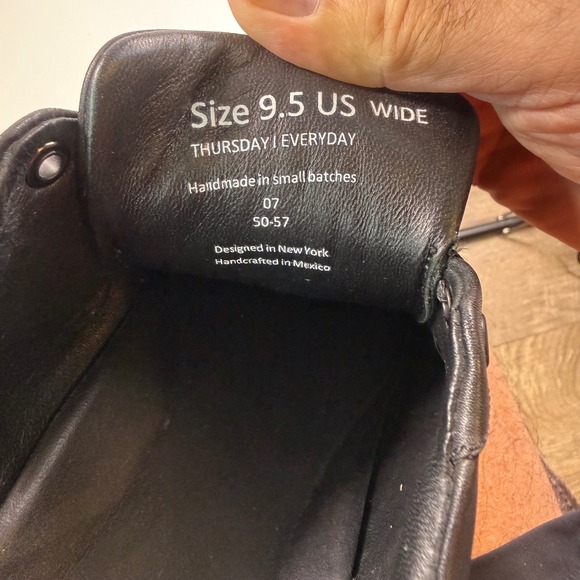 Thursday Everyday Men's Black Leather Sneakers Size 9.5 Wide - Picture 3 of 9